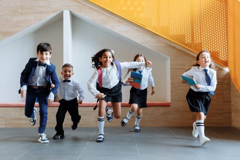 Continúa la reducción sostenida de contagios durante el inicio de las clases