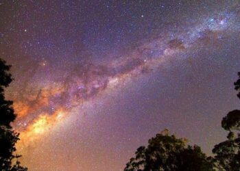 Agujero Negro dentro de la galaxia Henize 2 - 10 es capaz de crear estrellas