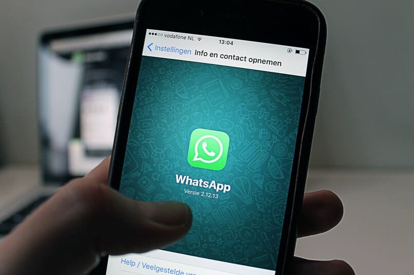 Cambia el color de WhatsApp a rosado en 9 pasos