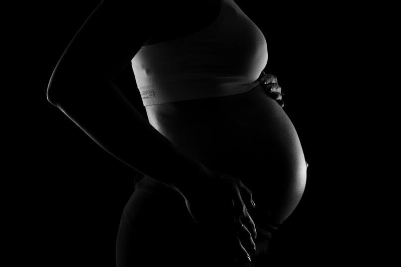 Embarazadas sin vacunas contra Covid - 19 tienen mayor riesgo de aborto