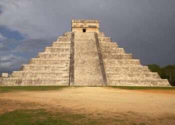 Descubre la fascinante historia detrás de tu visita a la Zona Arqueológica de Chichén Itzá