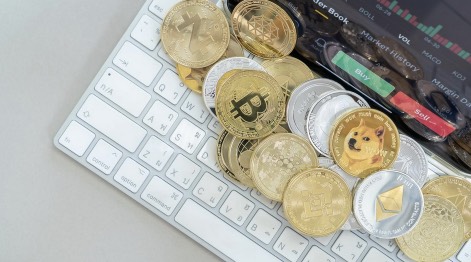Emprende tu aventura en el universo cripto con un bróker online