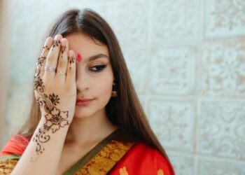 Explorando Rituales Humanos: Un Análisis Profundo e Intrigante de Tradiciones y Costumbres Globales
