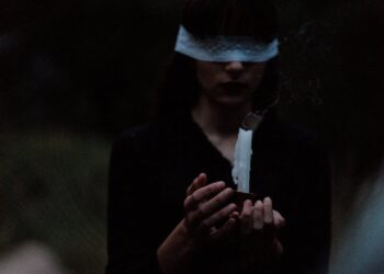Descubre los rituales más efectivos con velas blancas para atraer la paz y la armonía