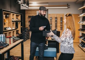 Cómo cobrar por venta de zapatos: estrategias y herramientas