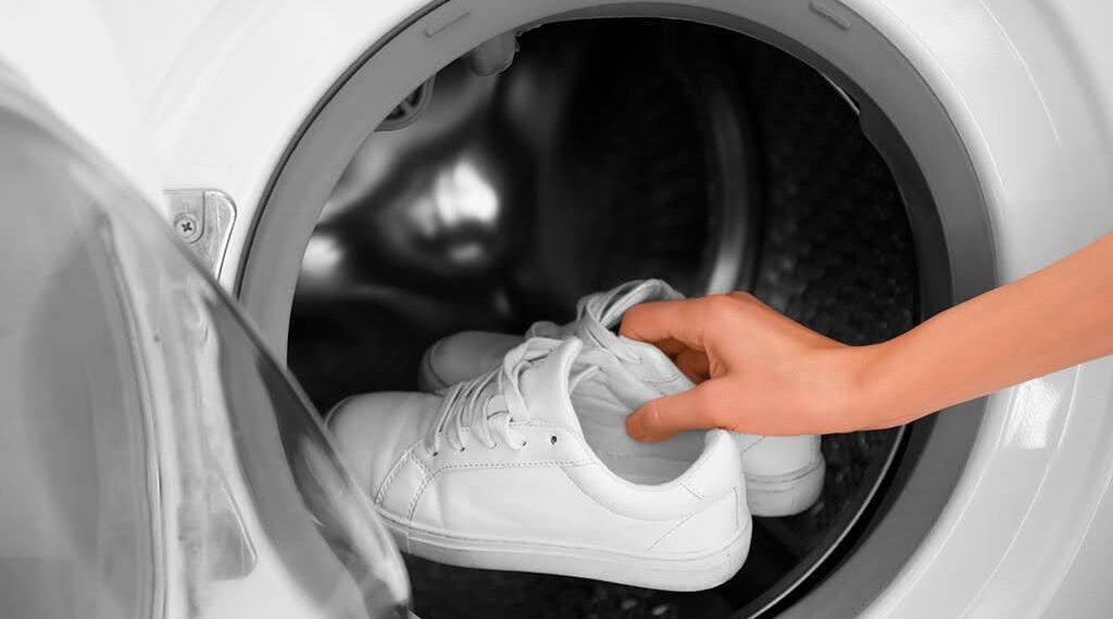 ¿Cómo lavar tus zapatillas en la lavadora sin que el ruido parezca el fin del mundo?