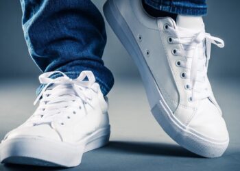 ¿Zapatillas como nuevas? Los trucos caseros que funcionan para blanquear la suela sin dañarla