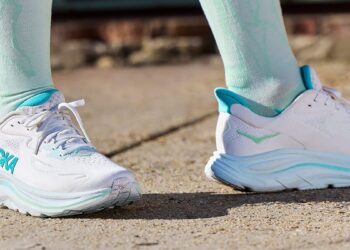 Zapatillas de mujer “todoterreno”: Los modelos que aguantan el trote de la ciudad y los viajes