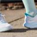 Zapatillas de mujer “todoterreno”: Los modelos que aguantan el trote de la ciudad y los viajes