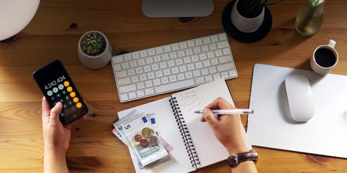 Estrategias efectivas para unificar tus deudas y pagar menos al mes